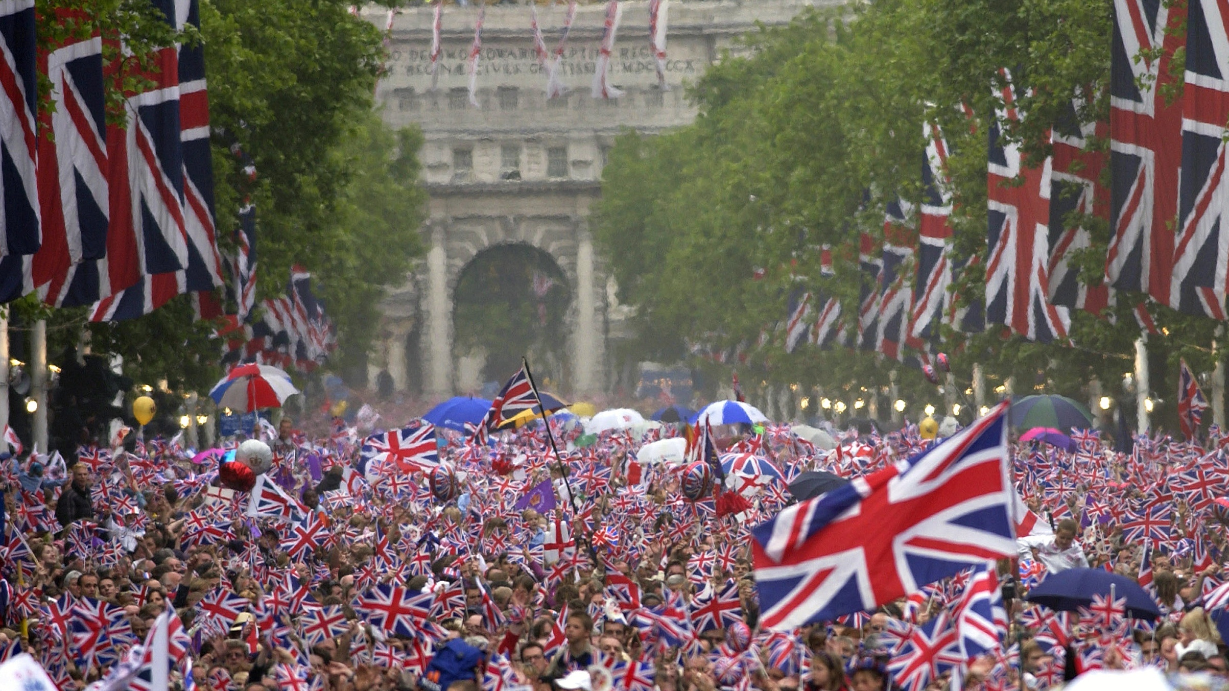 A sea of well-wishers greeted the Queen on the Mall during the 2002 celebrations
