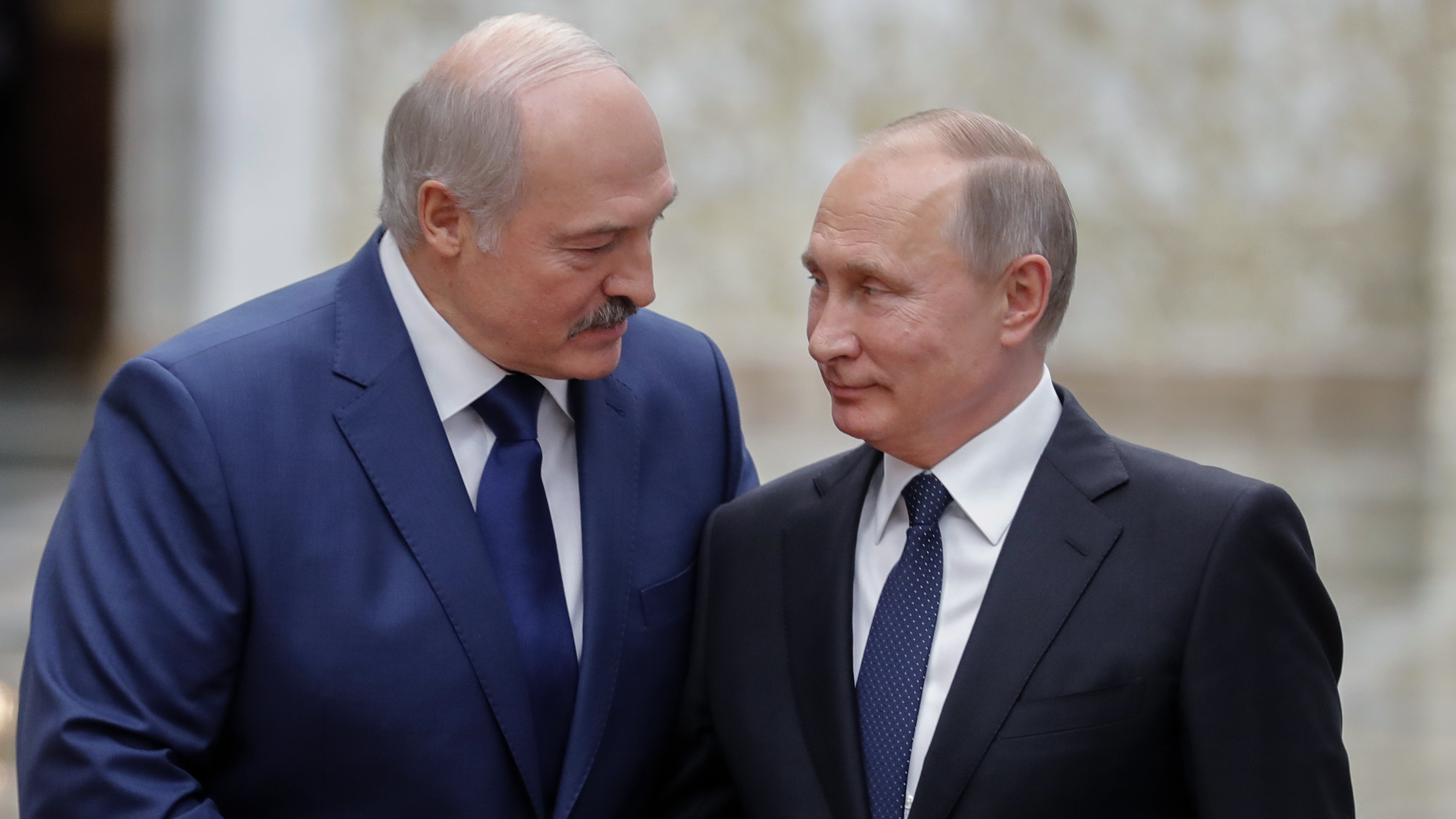 Alexander Lukashenko welcomes Vladimir Putin prior to a Collective Security Treaty Organisation summit in 2017