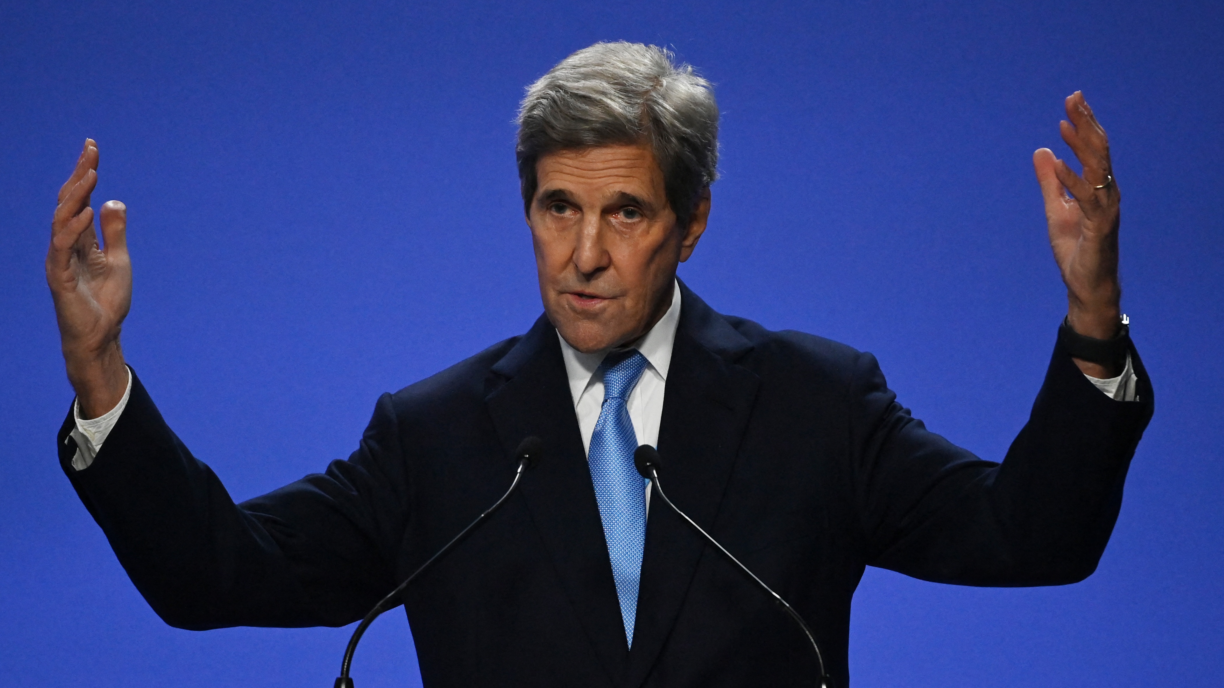 US climate envoy John Kerry announces the pact at a press conference in Glasgow
