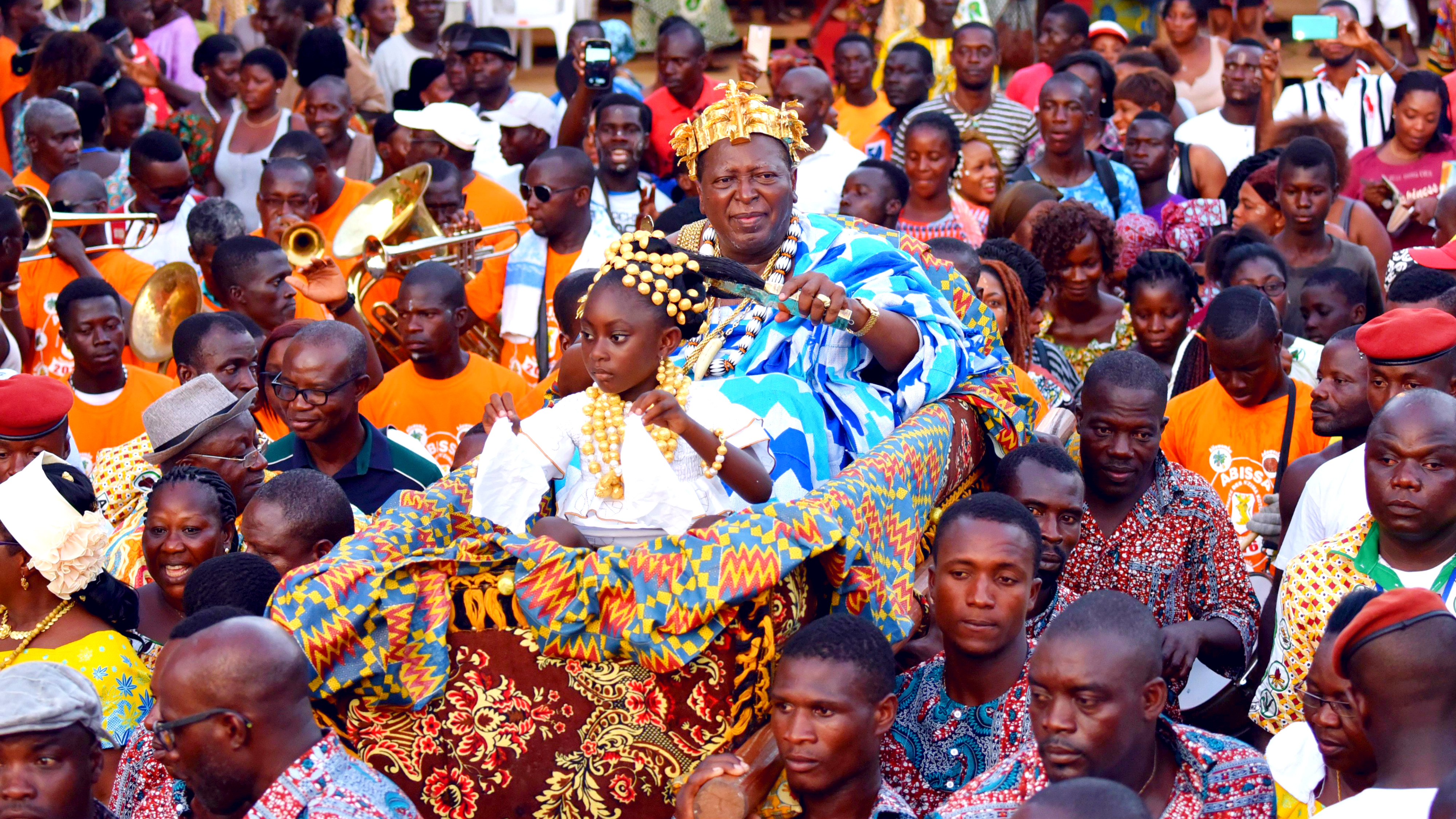 The king of the Ivory Coast N&#039;Zima Kotoko people is carried to the annual Abissa feast