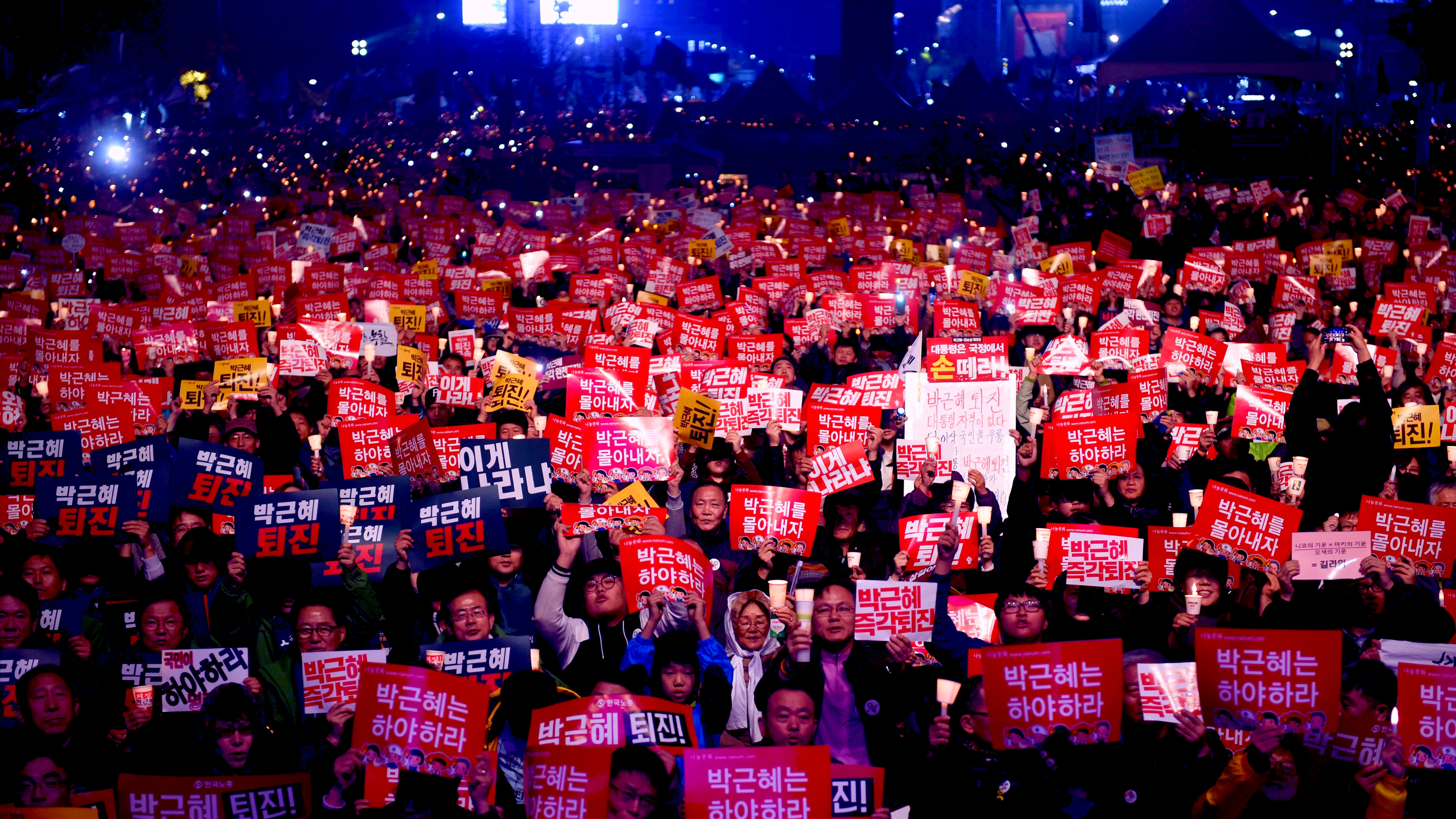 Protesters in Seoul hold a rally calling for the resignation of President Park Geun-Hye