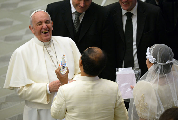 Pope Francis laughs as he meets with newly married couples at the end of his weekly general audience at the Paul VI hall on January 28, 2015 at the Vatican.AFP PHOTO / VINCENZO PINTO(Photo cr