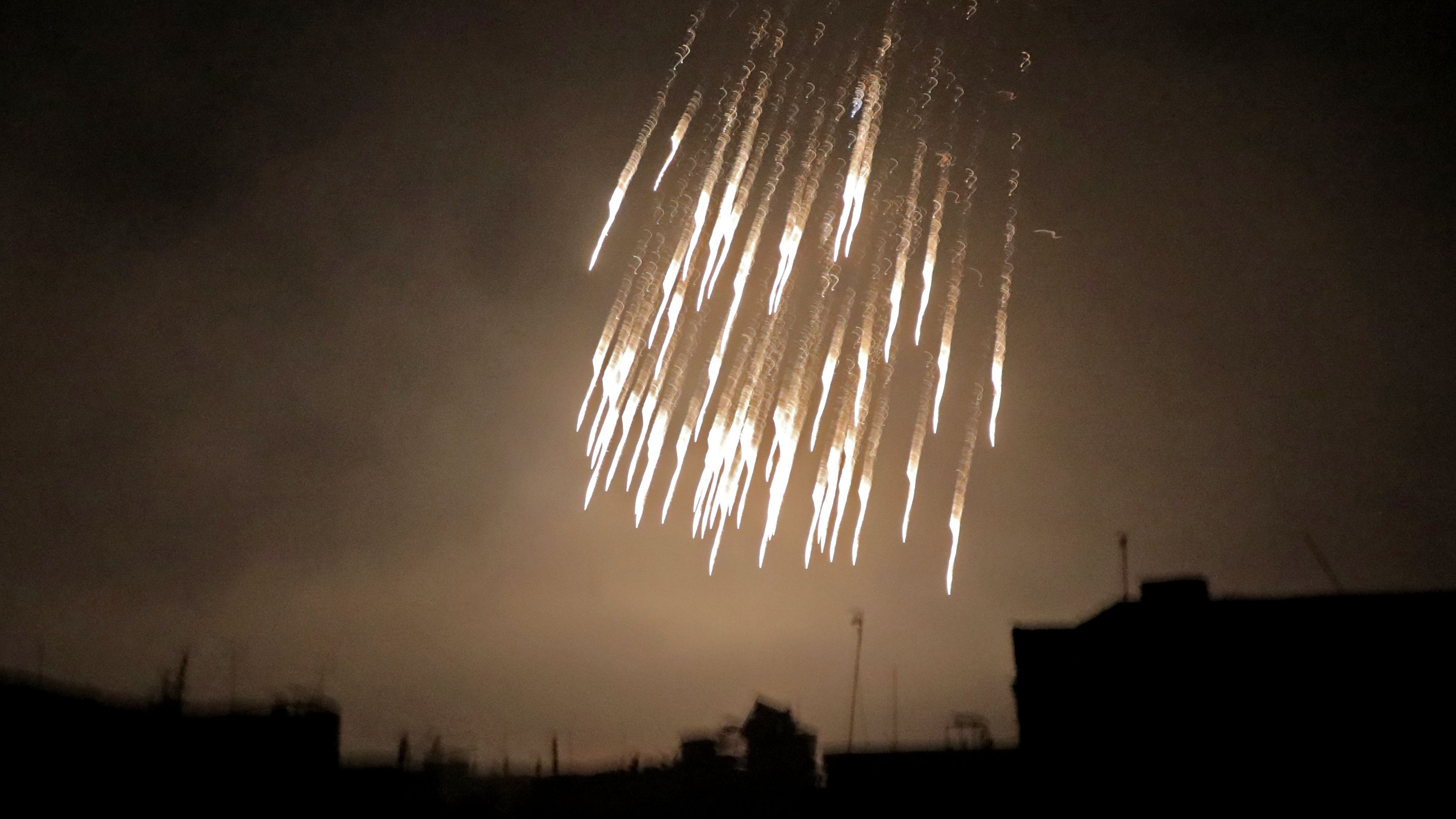 White phosphorus being dropped by the Assad regime in Douma, Syria
