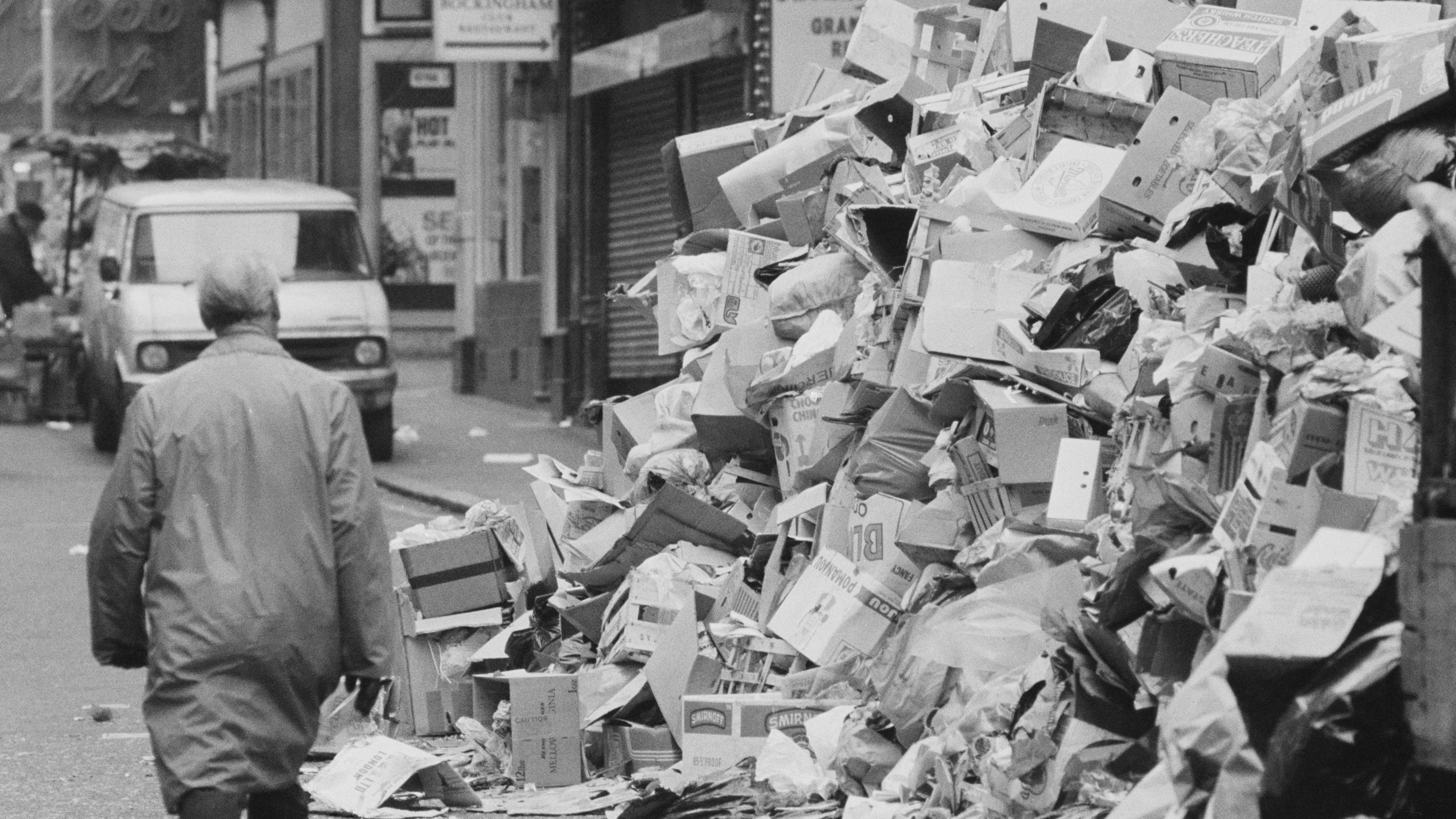 Waste collectors’ strike in London in 1979