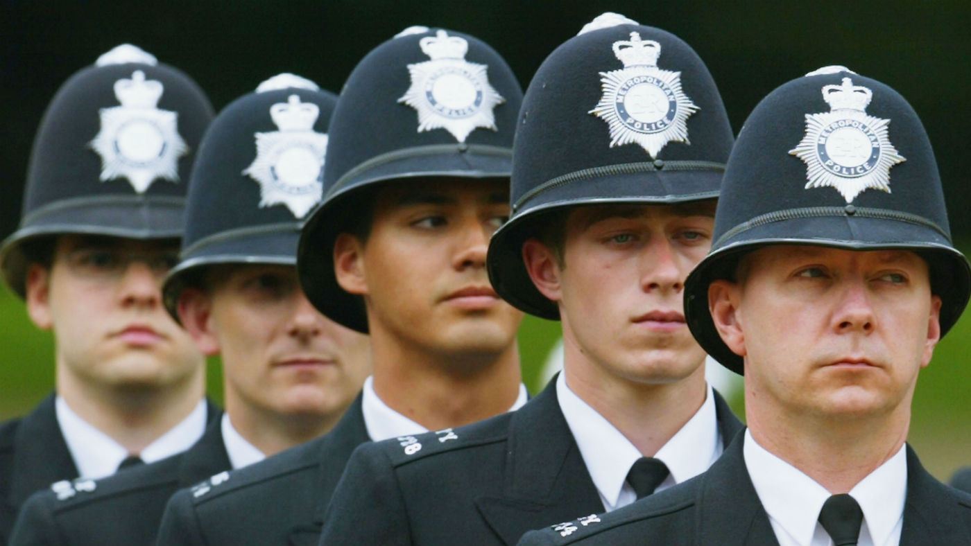 Met police officers stand to attention for the service&#039;s 175th Anniversary in 2004