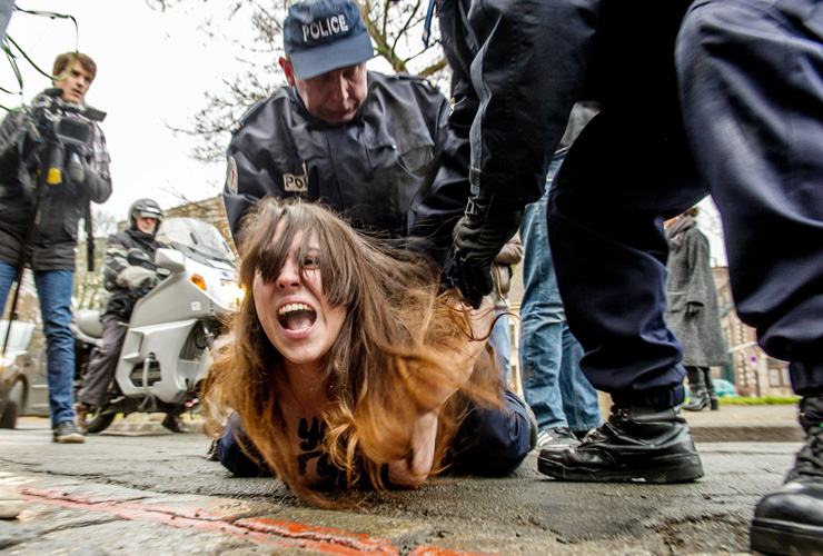 1_femen_activist_at_dominique_strauss-kahn_trial_wip.jpg