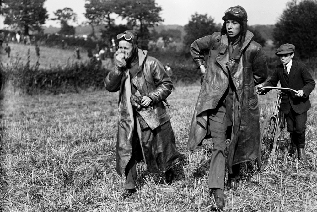23rd September 1916:Leather coated aviators on their way to a zeppelin crash in an Essex field are followed by a boy with a push bike.(Photo by Topical Press Agency/Getty Images)