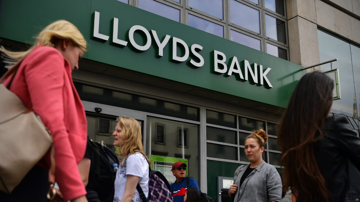 Lloyds online banking down: bank apologises following major outage ...
