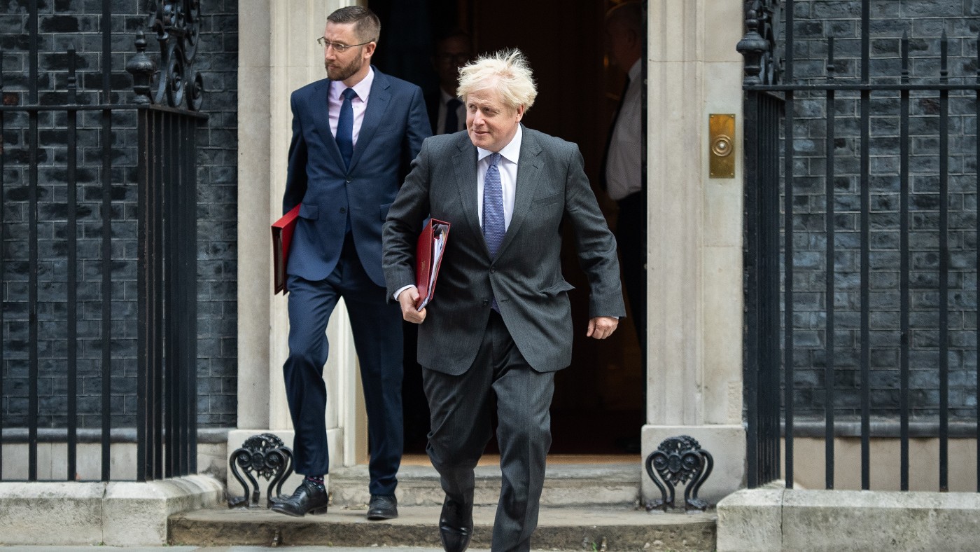 Simon Case and Boris Johnson outside 10 Downing Street