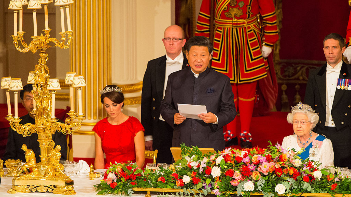 Queen and Kate Middleton listen to President Xi Jinping speak at Buckingham Palace