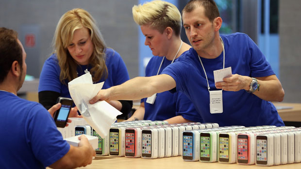 Apple&#039;s iPhone 5S and 5C go on sale