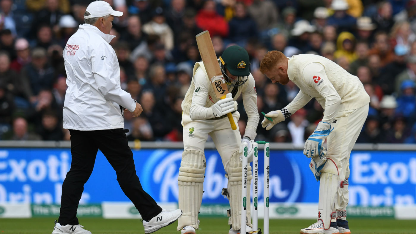 Windy conditions meant the bails were removed on day one of the fourth Ashes Test 