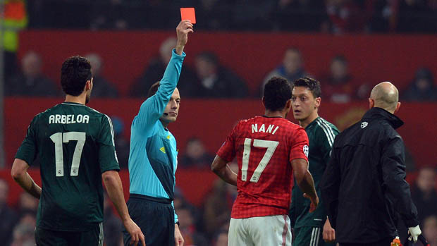 Turkish referee Cuneyt Cakir (2L) shows Manchester United&#039;s Portuguese midfielder Nani (3R) the red card to send him off during the UEFA Champions League round of 16 second leg football match