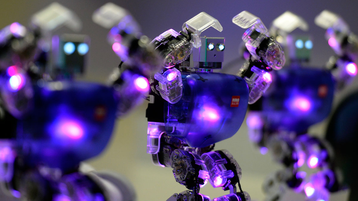 Humanoid robots dancing at &#039;The Robot Museum&#039; in Madrid