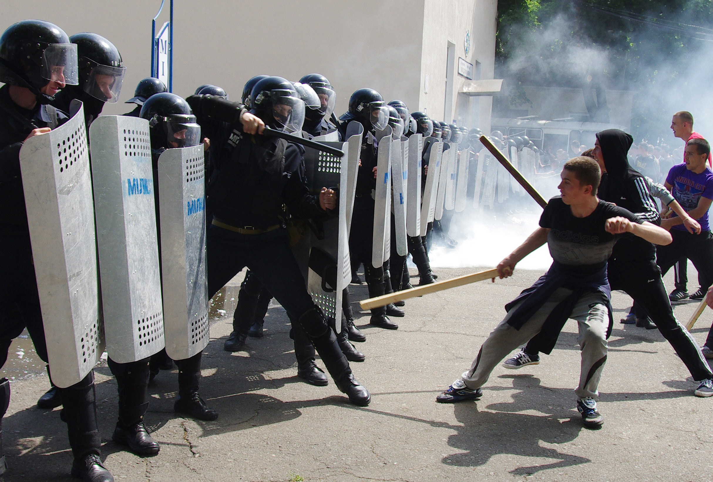 Ukrainian riot policemen fight with &quot; rioters&quot; as they take partin exercises for mass disturbances suppression in the southern Ukrainian city of Odessa on May 19, 2014. Prime Minister Arseniy