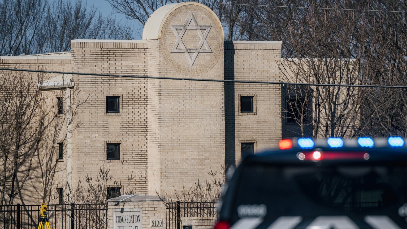 Police outside synagogue