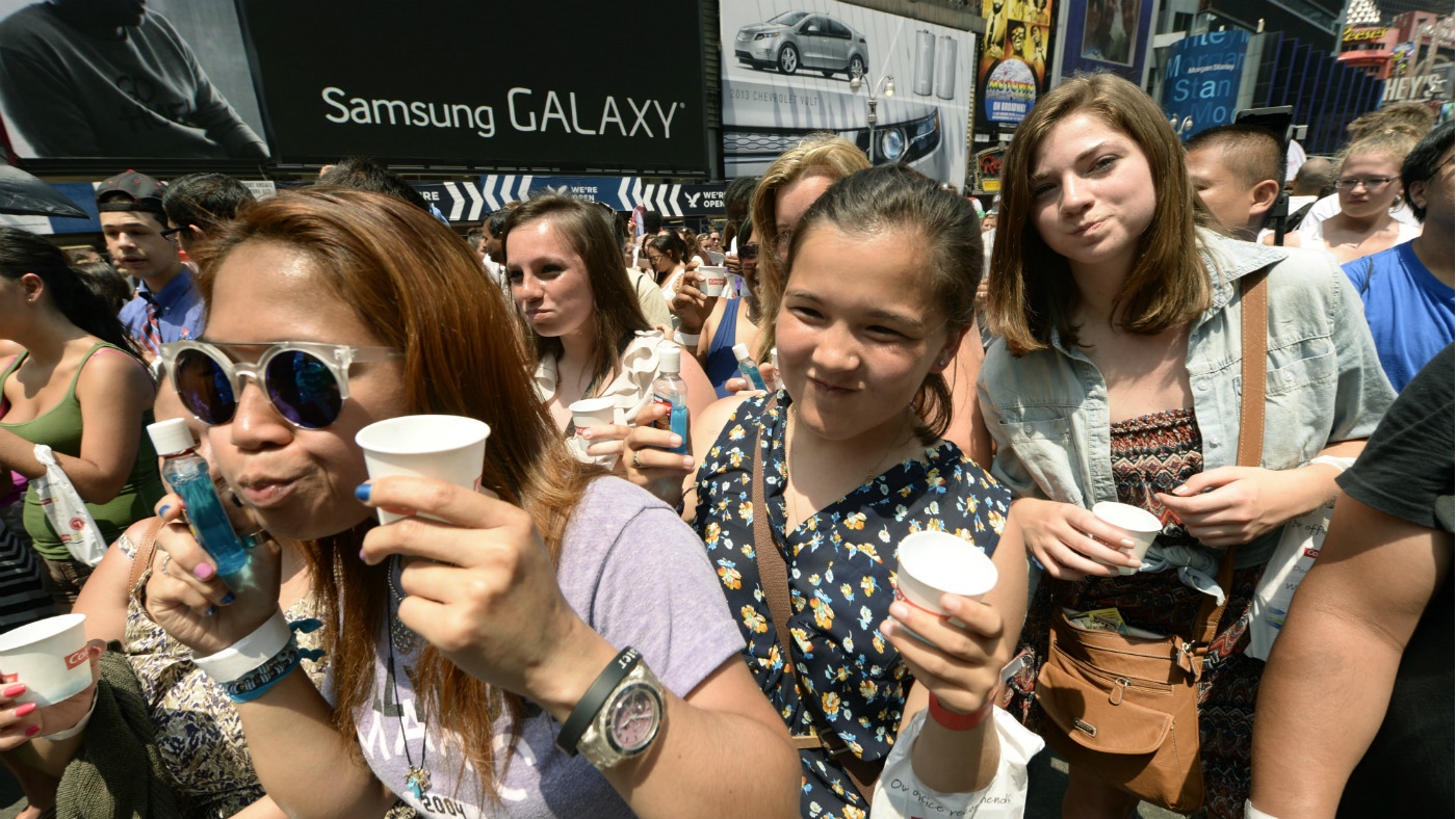 Hundreds of people rinse with mouthwash in Times Square June 25, 2013 during an event to promote Colgate-Palmolive Co.&#039;s Colg