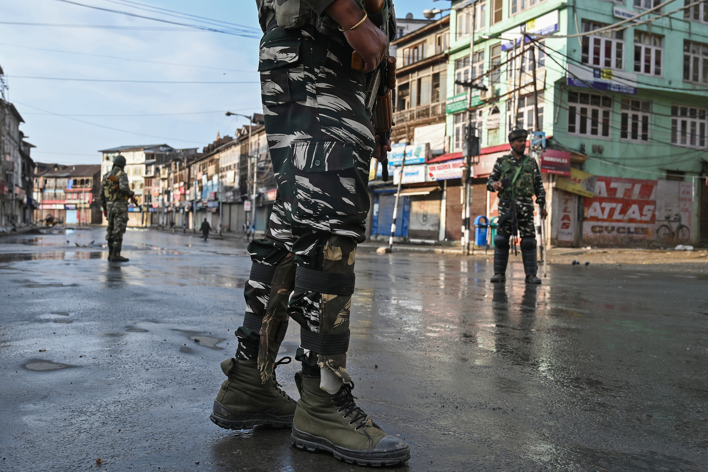 Indian security personnel stand guard on a street during a curfew in Srinagar on August 8, 2019, as widespread restrictions on movement and a telecommunications blackout remained in place aft