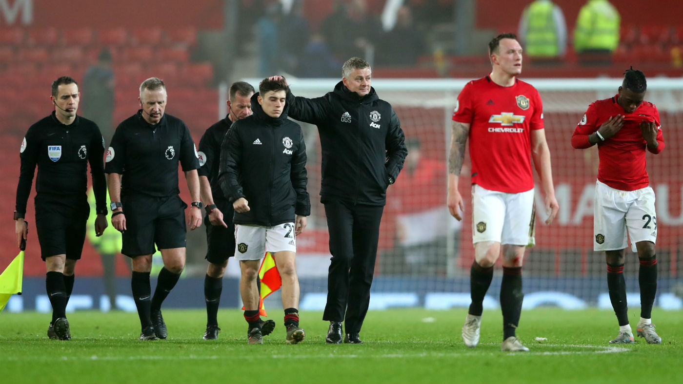 Manchester United manager Ole Gunnar Solskjaer consoles Daniel James after the loss against Burnley 