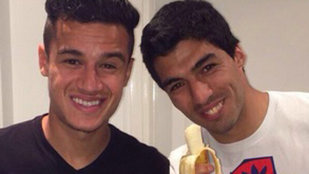 Suarez and Coutinho eating bananas on Twitter