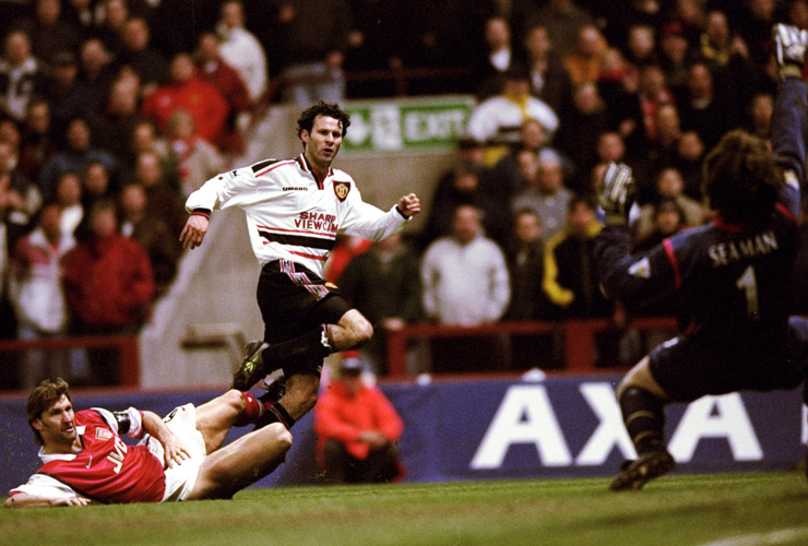 Ryan Giggs scores against Arsenal 1999