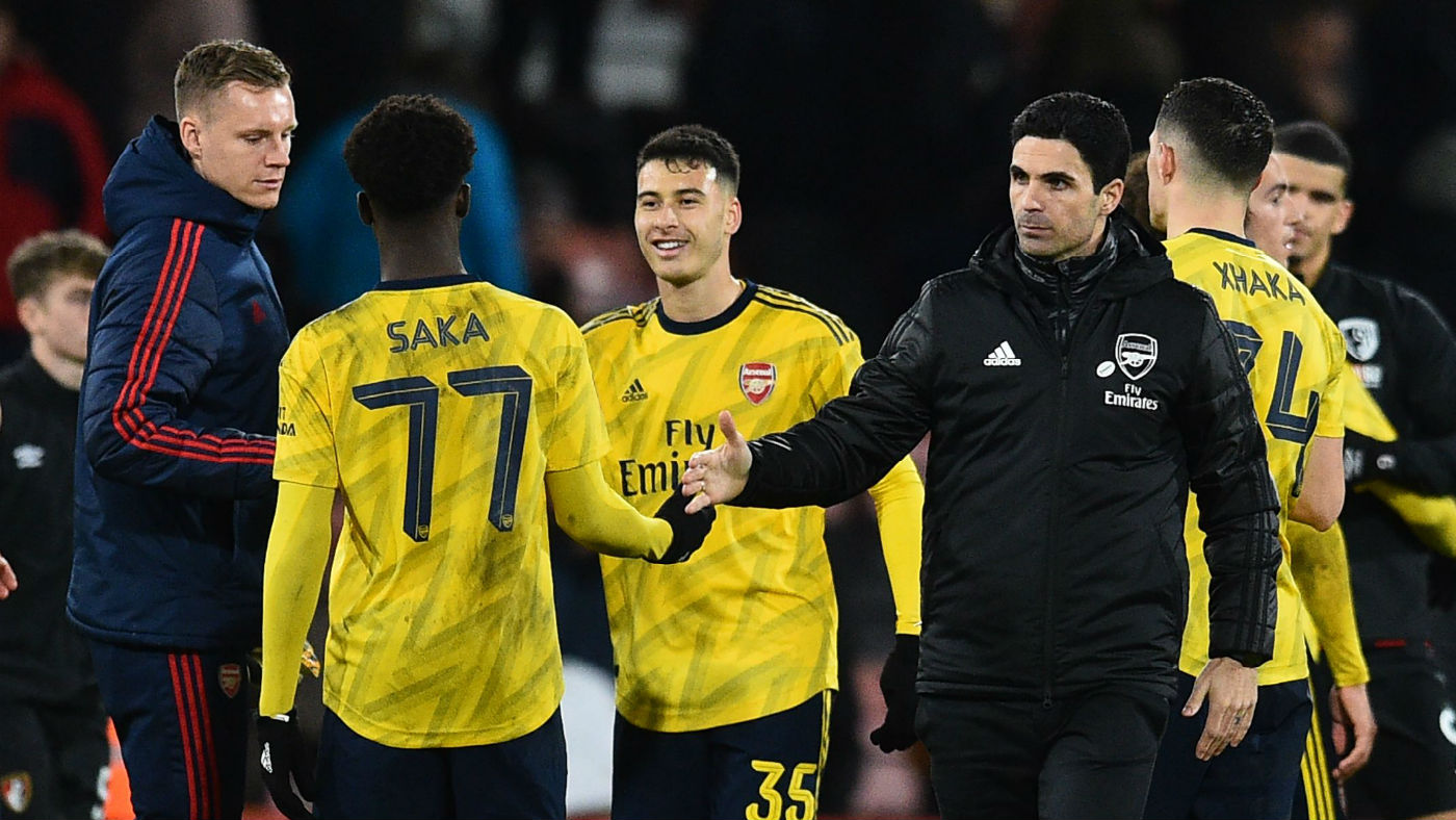 Arsenal head coach Mikel Arteta congratulates his players after the FA Cup win at Bournemouth 