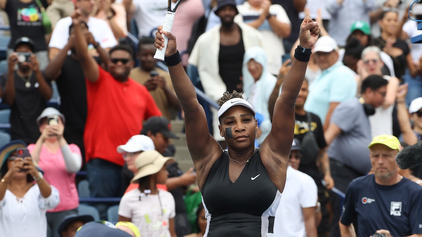 Serena Williams beat Nuria Parrizas Diaz at the Canadian Open in Toronto on 8 August