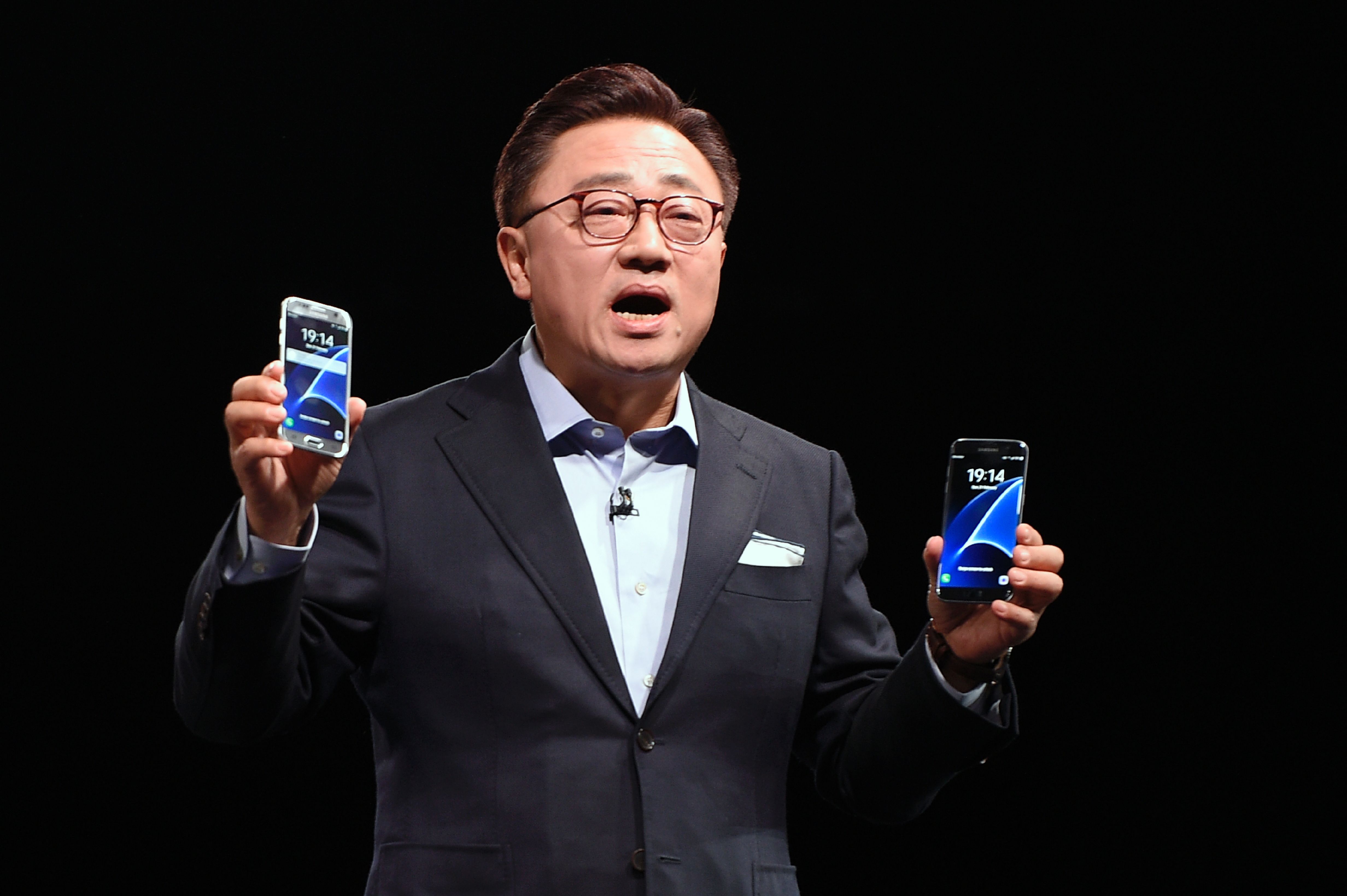South Korean multinational conglomerate corporation Samsung&#039;s Mobile Comunications Business chief DJ Koh speaks during a press conference presenting the company&#039;s new Galaxy 7 mobile device, 