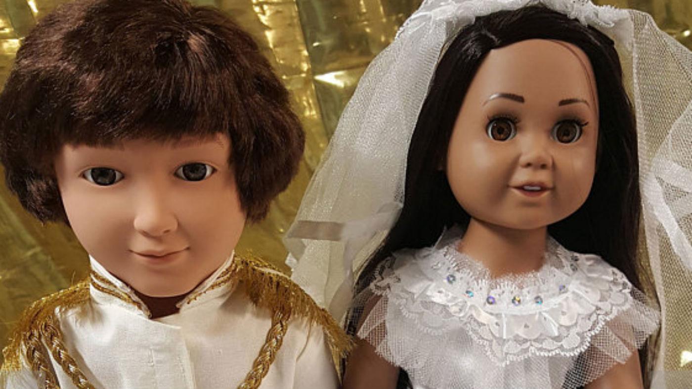 Harry and Meghan dolls