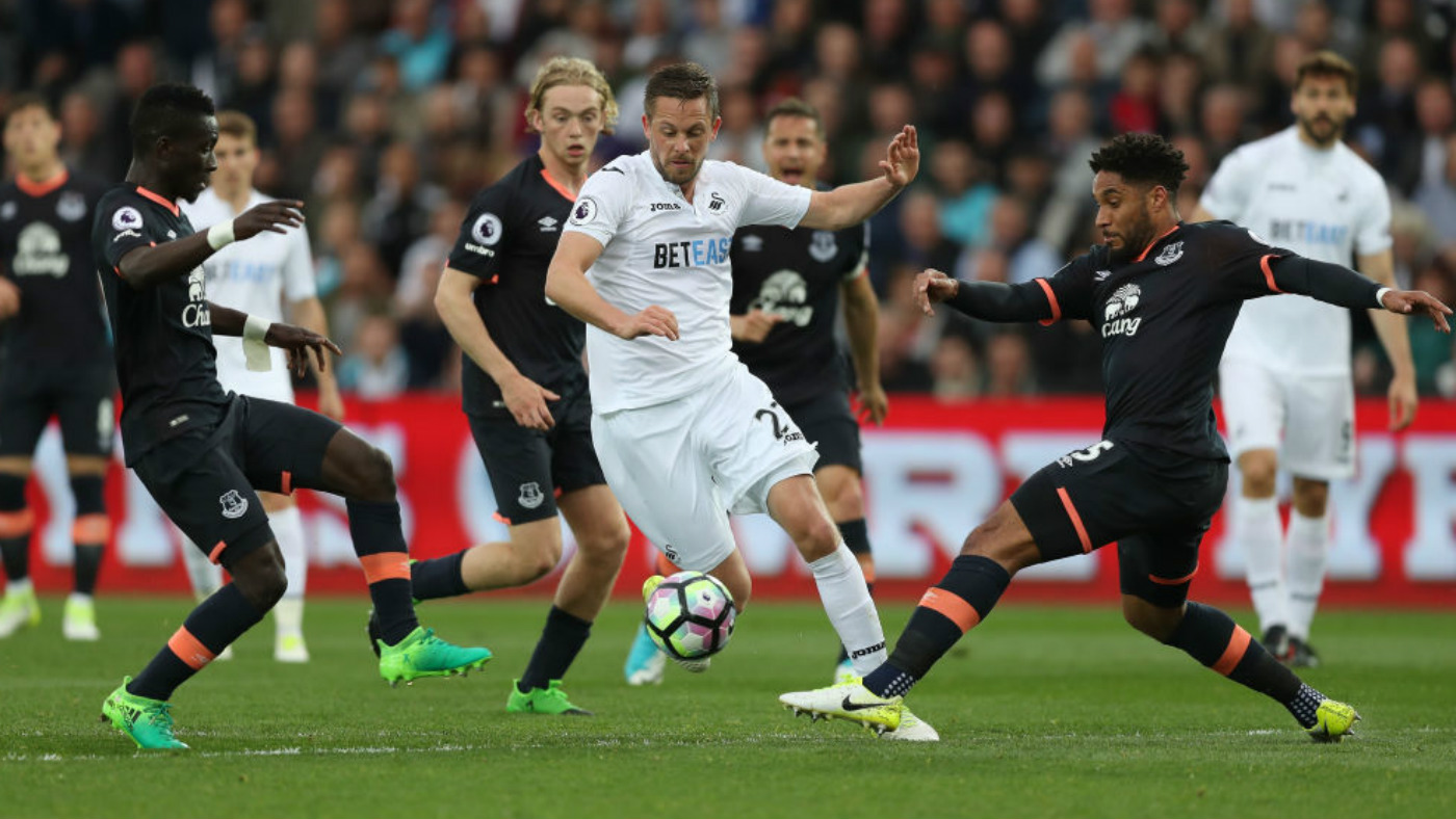 Gylfi Sigurdsson in action for Swansea against new club Everton