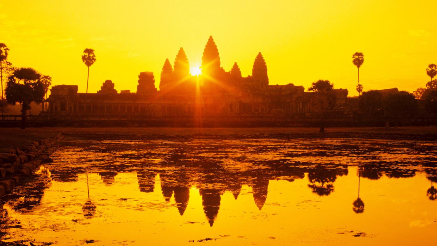برای لذت بردن از طلوع خیره کننده خورشید در Angkor Wat در Siem Reap، کامبوج، زود برخیزید  