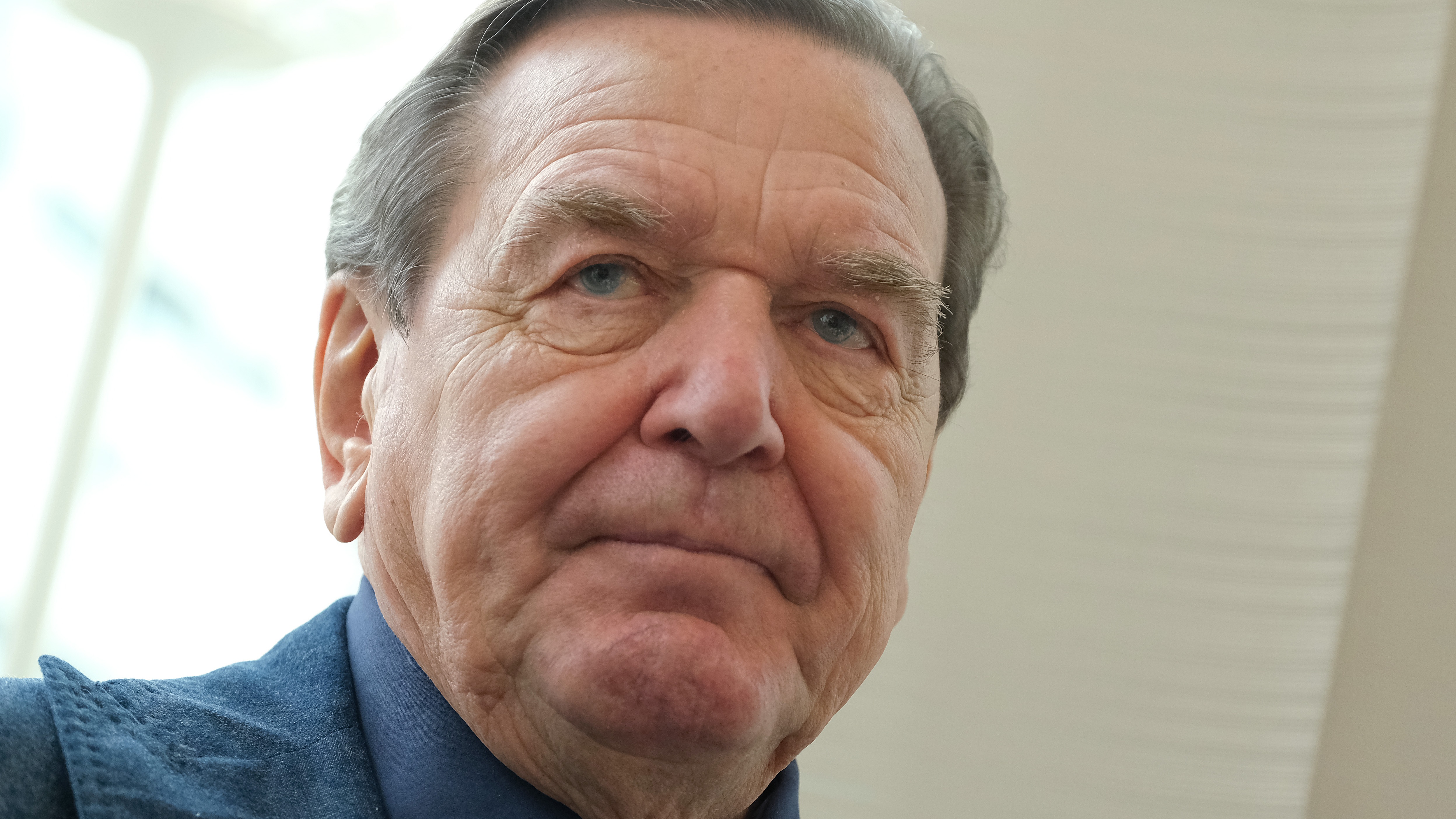 Gerhard Schröder addresses journalists in 2020