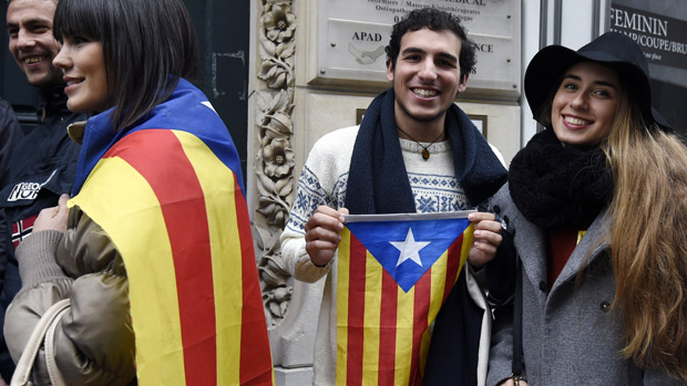 Catalans queuing outside a polling station in the Delegation of the Catalan Government in Paris