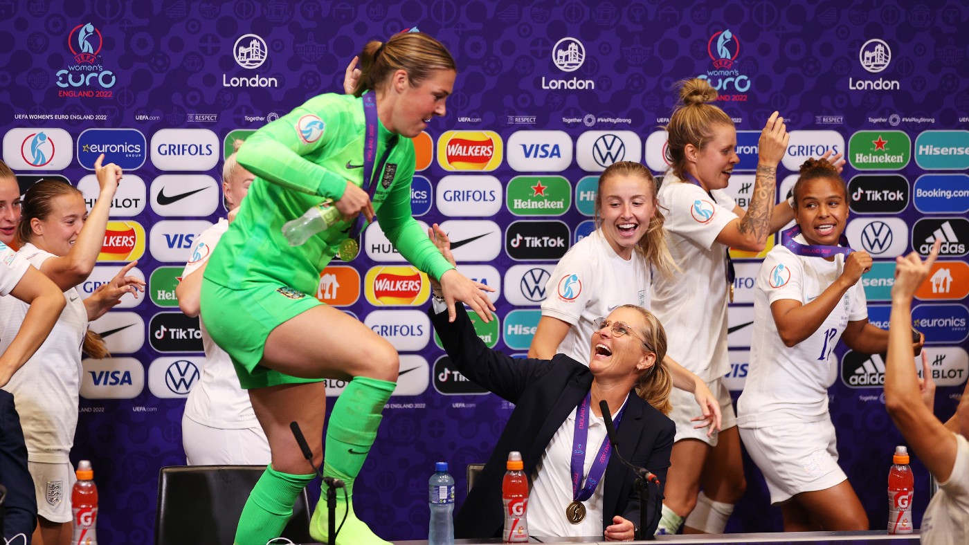 Keeper Mary Earps and the England players gatecrashed Sarina Wiegman’s press conference