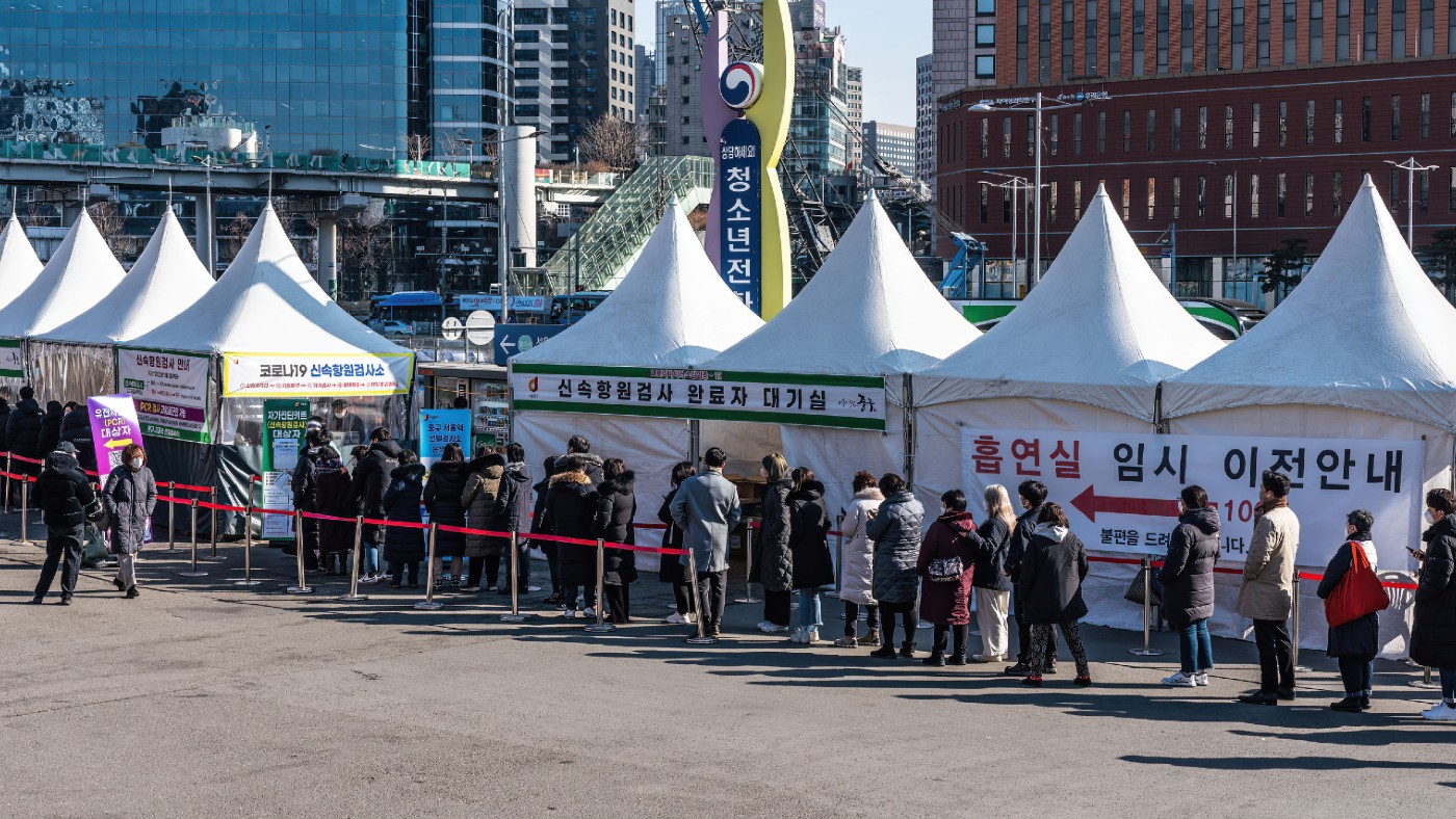 South Koreans line up to get tested for Covid-19