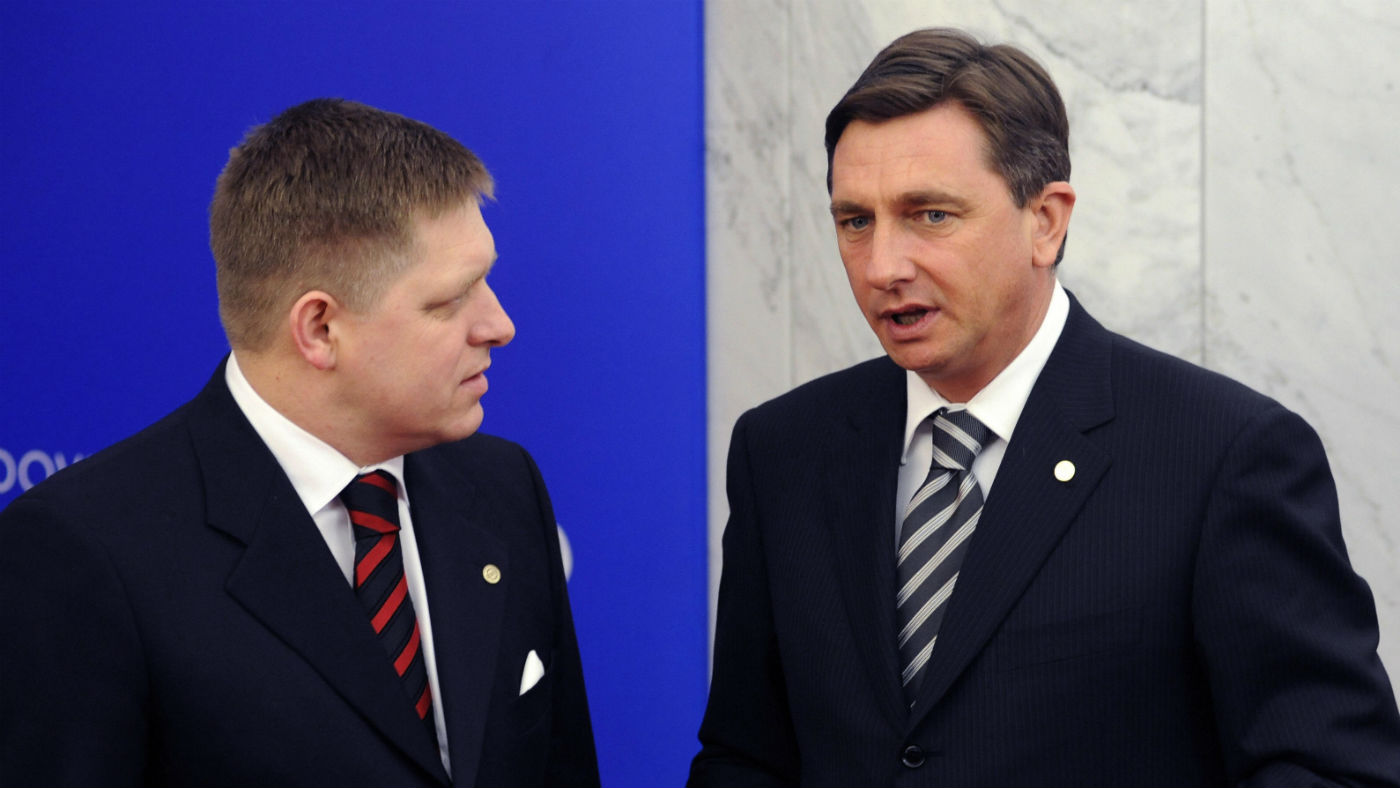 Slovakian Prime Minister Robert Fico (L) talks with Slovenian Prime Minister Borut Pahoron, who has called an early election
