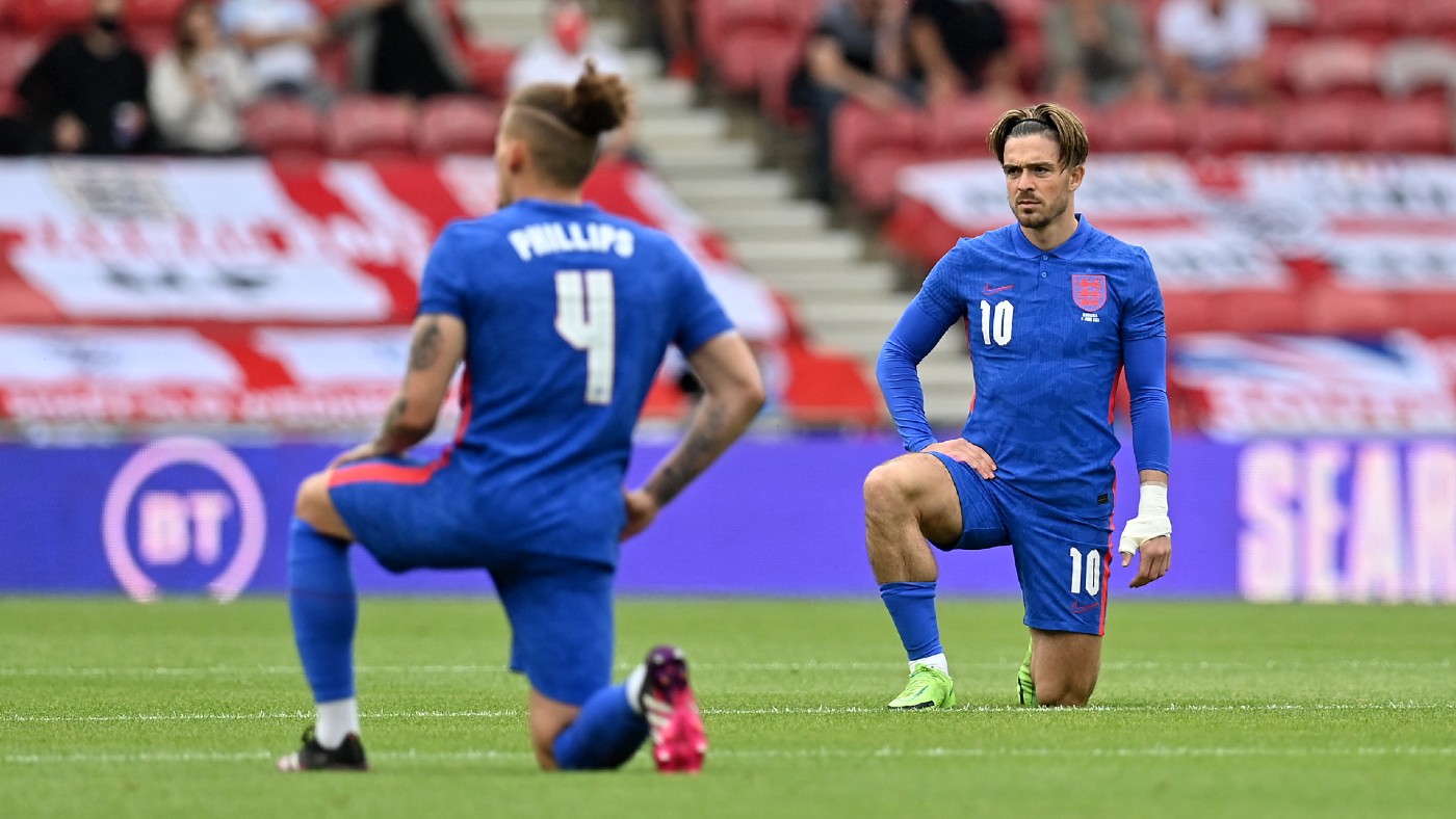 England players Kalvin Phillips and Jack Grealish take the knee before the match against Romania  