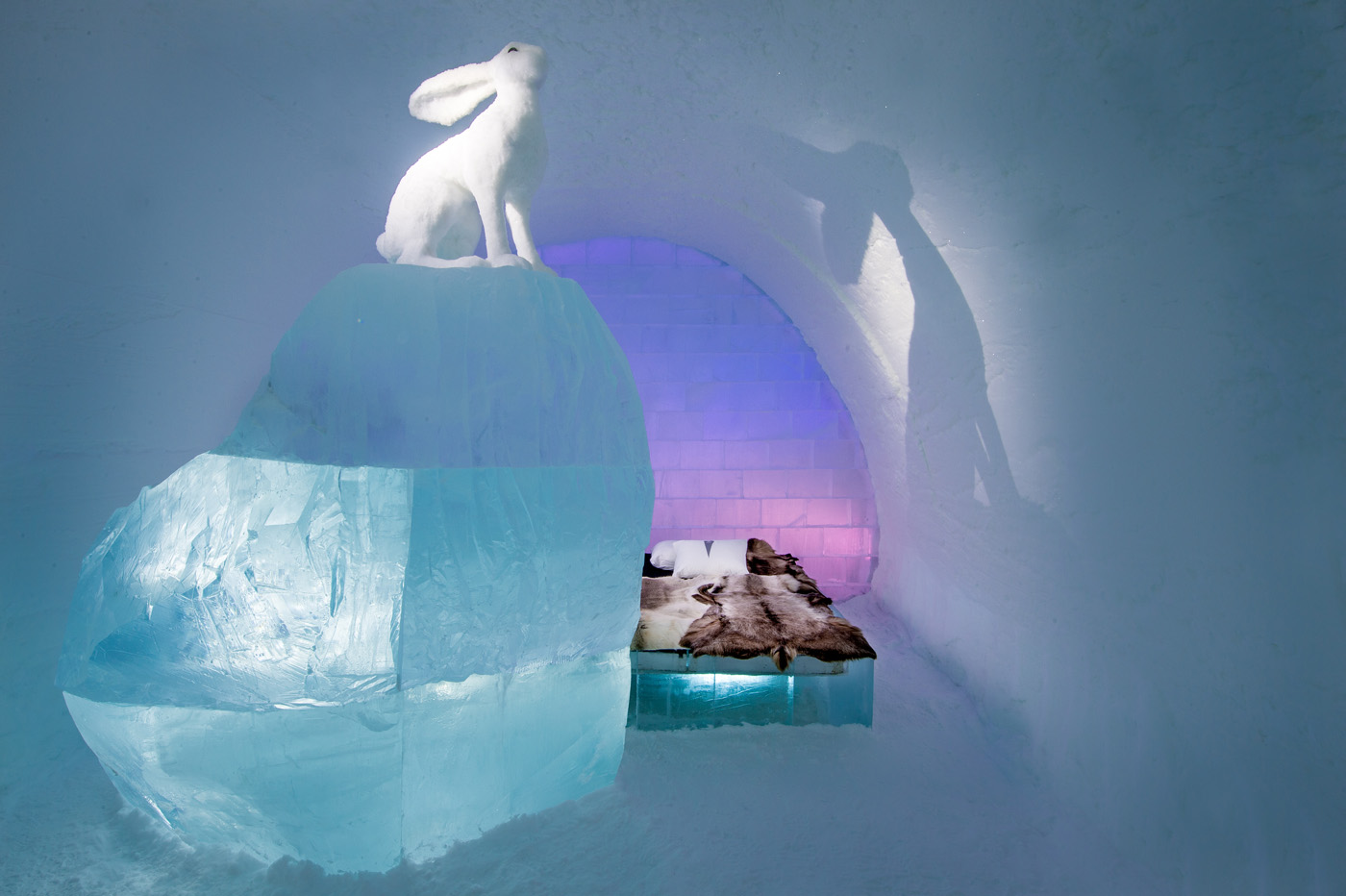 Art suite - Follow the White RabbitAnnaSofia Mååg &amp; Niklas Byman ICEHOTEL 28Photo by - Asaf Kliger