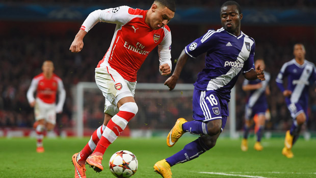 Alex Oxlade-Chamberlain of Arsenal takes on Frank Acheampong of Anderlecht