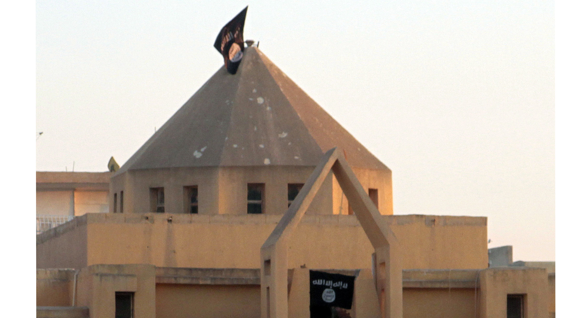 The flag of IS flutters on the &#039;dome&#039; of a Syrian Christian Church