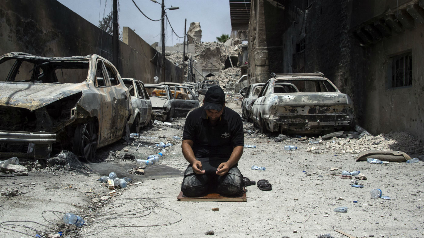 Man praying, Mosul