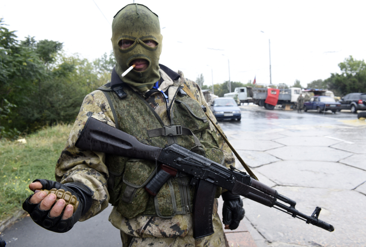 Pro-Russian separatist at a checkpoint near Donetsk airport