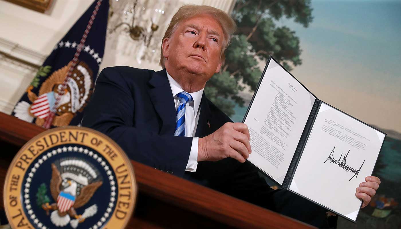 Donald Trump displays an executive order imposing economic sanctions on Iran