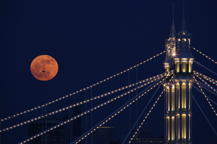 Full moon over Albert Bridge