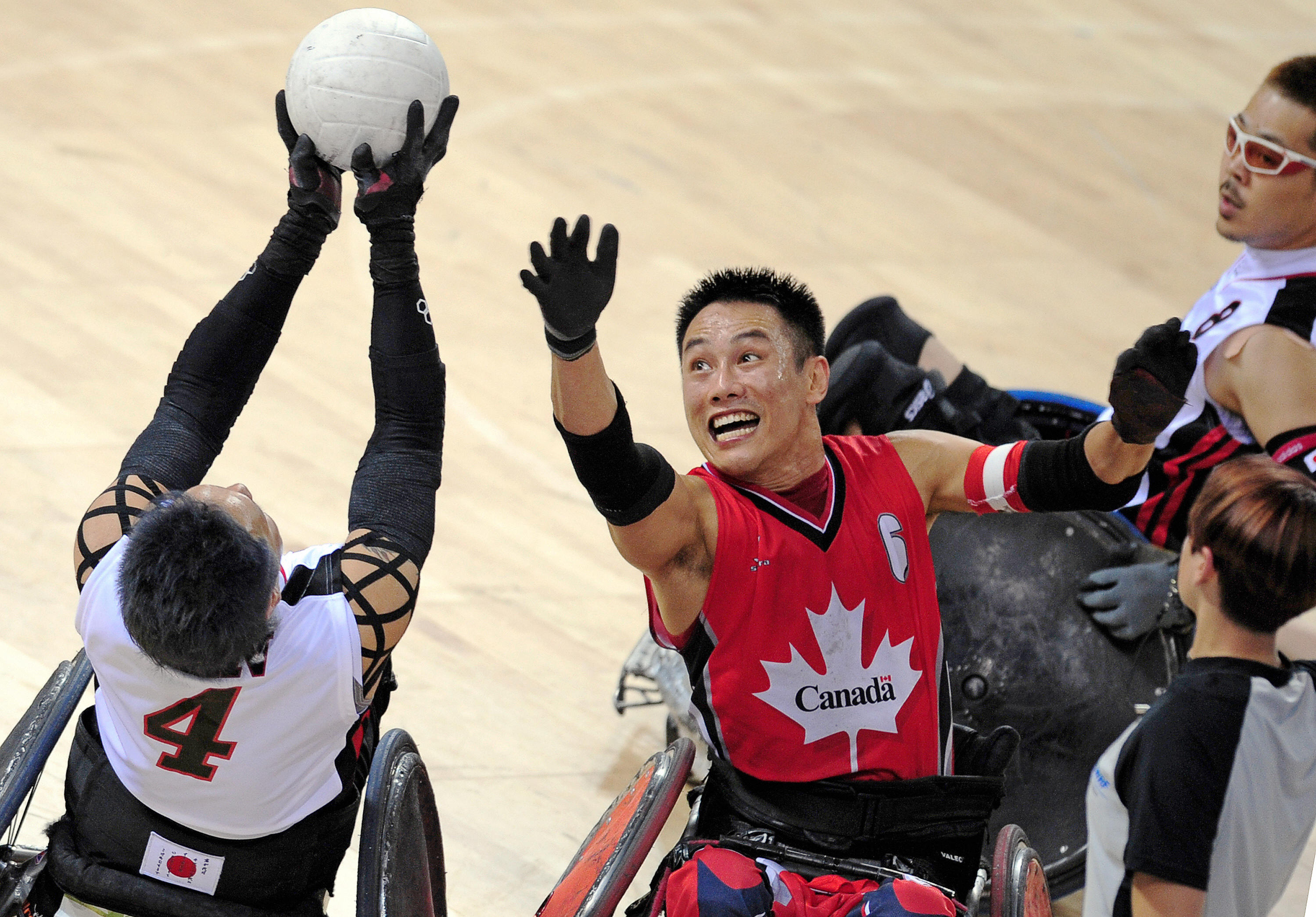 Canada&#039;s Ian Chan (R) vies for the ball with Japan&#039;s Shinichi Shimakawa (L) in their mixed wheelchair rugby game at the 2008 Beijing Paralympic Games on September 12, 2008 at the USTB Gymnasi