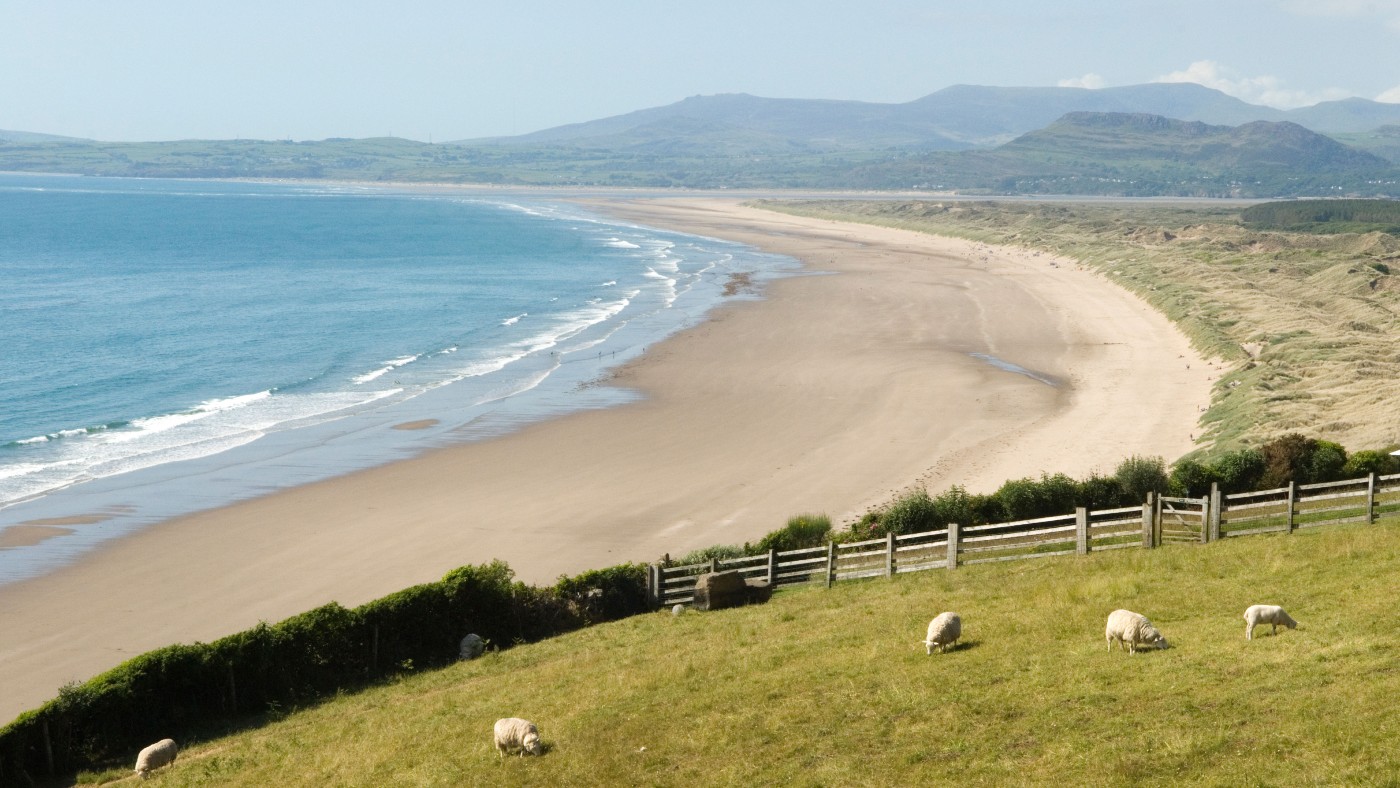 Harlech beach with views of Snowdonia National Park, Wales  