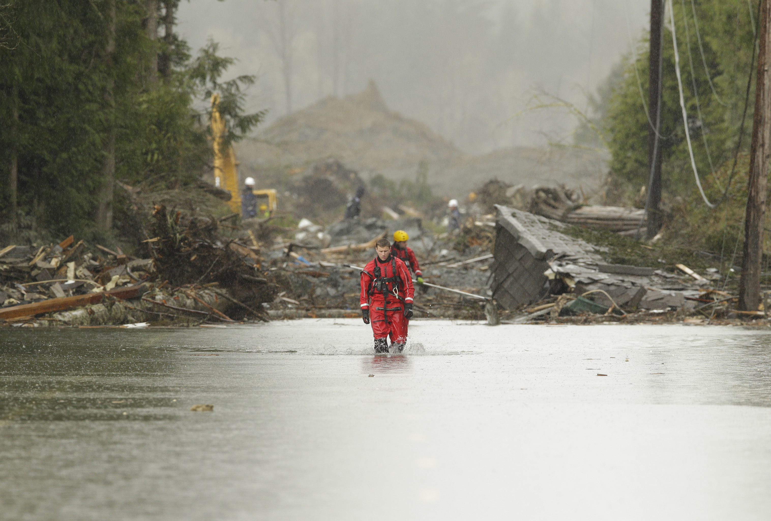 OSO, WA - MARCH 27: Search and rescue teams continue to work on March 27, 2014 in Oso, Washington. A massive mudslide killed at least twenty-five and left many missing. (Photo by Ted S. Warre