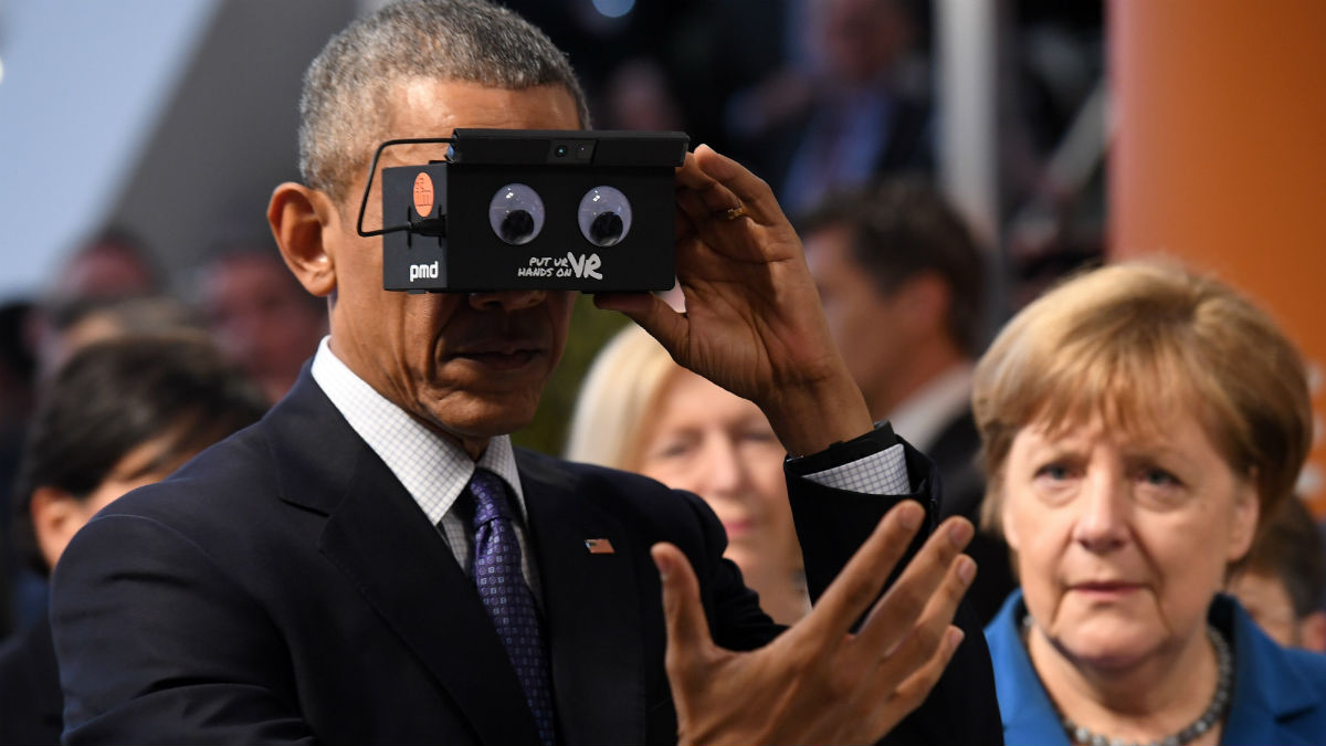 Barack Obama and Angela Merkel test virtual reality glasses during the president&#039;s visit to Germany