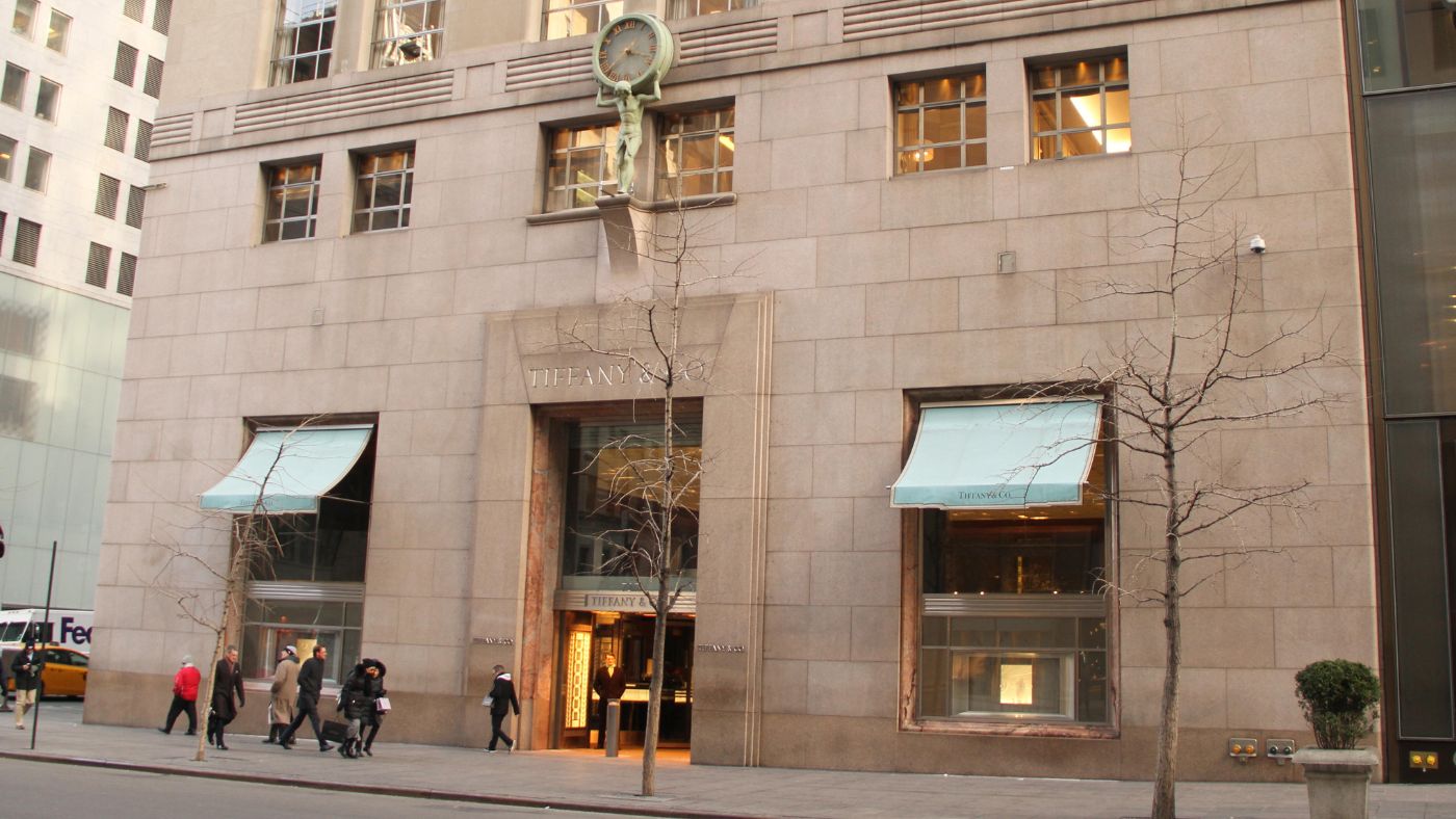 نمای ساختمان در Tiffany & Co. در خیابان پنجم دست نخورده باقی مانده است 