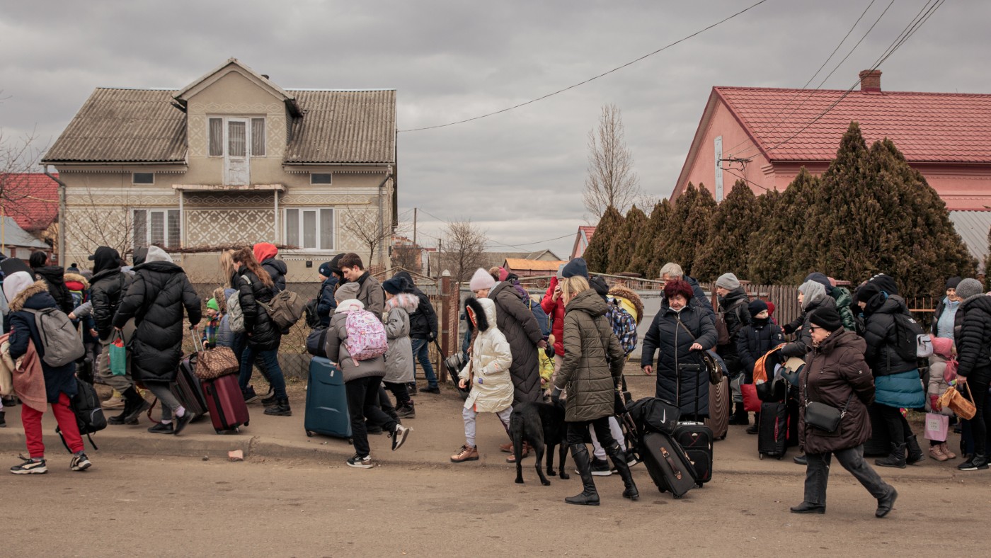 Ukrainian refugees attempting to reach the Polish border 